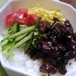 ゴロゴロお肉のジャージャー丼
