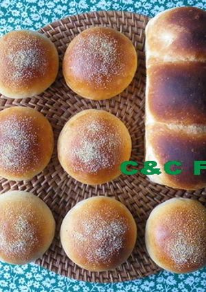 ひとつの生地で＊ミルク食パンとまるパン-レシピのメイン写真
