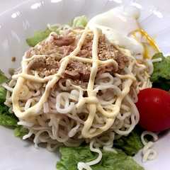 รูปของ ラーメン蕎麦サラダ