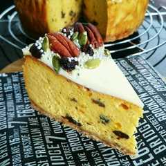 รูปของ パンプキンとラムレーズンのチーズケーキ