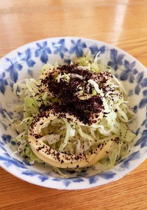 簡単サラダ☆千切りキャベツのゆかりマヨ-レシピのメイン写真
