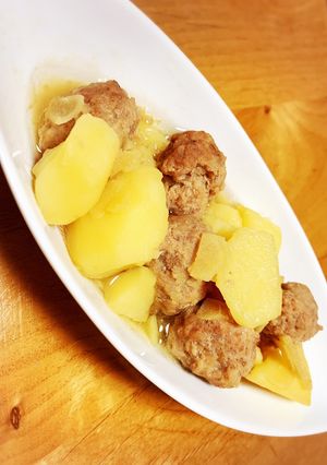 肉団子とじゃがいも煮込み-レシピのメイン写真