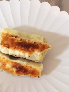 大量消費!大葉とチーズの焼き餃子の皮巻き-レシピのメイン写真
