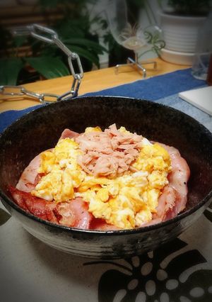 ベーコンエッグツナの悪魔丼-レシピのメイン写真