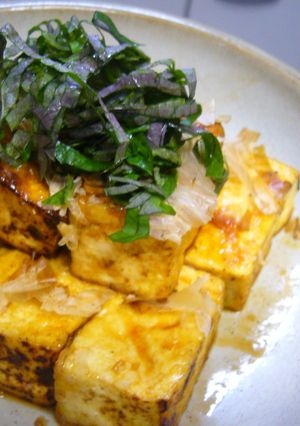カリっと照り焼き豆腐　鰹節をからめて-レシピのメイン写真