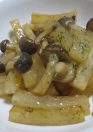 パスタソース使用☆大根としめじの炒め物-レシピのメイン写真