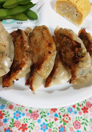 パリッと餃子♪たまの休日に手作りイイネ♪-レシピのメイン写真