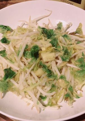 もやしとセロリの葉のレンジ蒸し-レシピのメイン写真