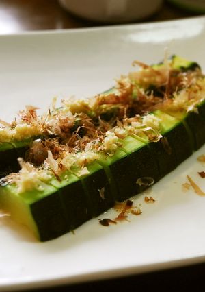 レンジで簡単ズッキーニの生姜醤油がけ-レシピのメイン写真