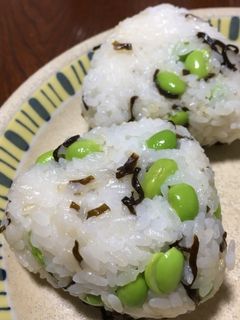 塩昆布と枝豆のおにぎり2-レシピのメイン写真