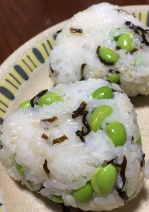 塩昆布と枝豆のおにぎり2-レシピのメイン写真