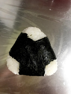 塩むすび。コンビニに負けない-レシピのメイン写真
