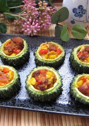 夏らしさ満点！栄養満点！ゴーヤの鶏肉詰め-レシピのメイン写真