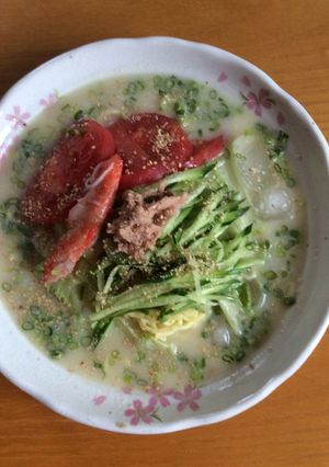 サラダと楽しむ冷やしラーメン-レシピのメイン写真