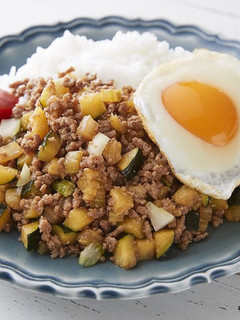 ズッキーニとセルリーのそぼろごはん-レシピのメイン写真