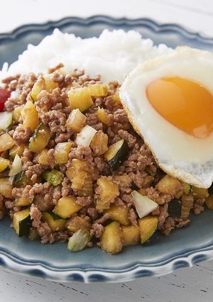 ズッキーニとセルリーのそぼろごはん-レシピのメイン写真