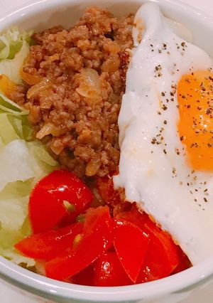 成形しないハンバーグそぼろで、ロコモコ丼-レシピのメイン写真