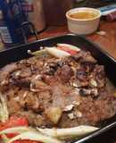 ワイルドだろぉ～??牛塊肉のグリル
