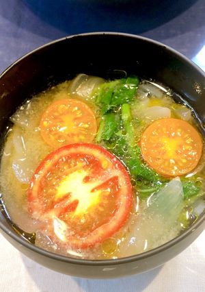 旬の夏野菜モロヘイヤとトマトのお味噌汁-レシピのメイン写真