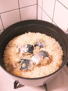 staub サバ缶で簡単炊き込みごはん-レシピのメイン写真