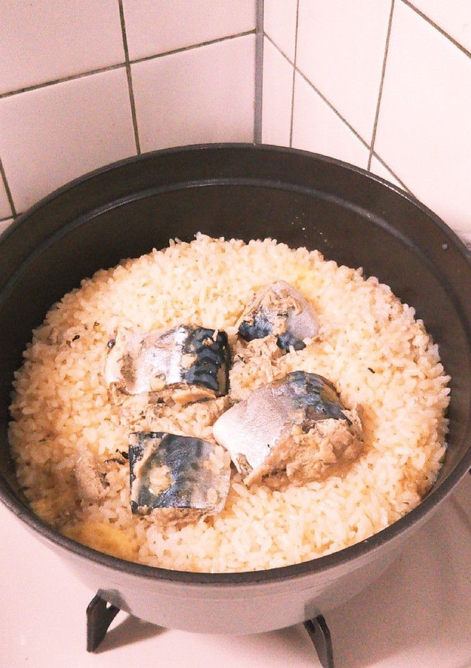staub サバ缶で簡単炊き込みごはん-レシピのメイン写真