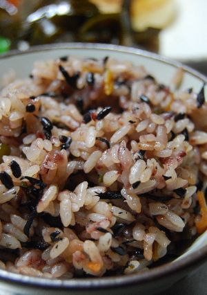 黒米入りひじきの炊き込みご飯-レシピのメイン写真