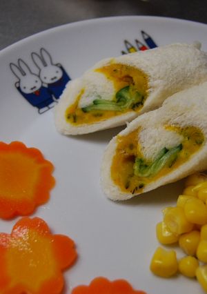 手づかみ食べにお薦めかぼちゃロールサンド-レシピのメイン写真