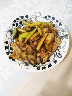簡単!豚肉とじゃがいもにんにく醤油炒め-レシピのメイン写真