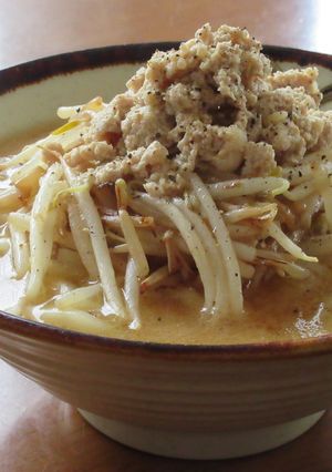 鶏ひき肉ともやしの味噌うどん-レシピのメイン写真
