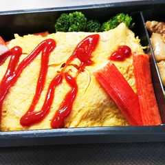 รูปของ 中学生のお弁当(オムライス)