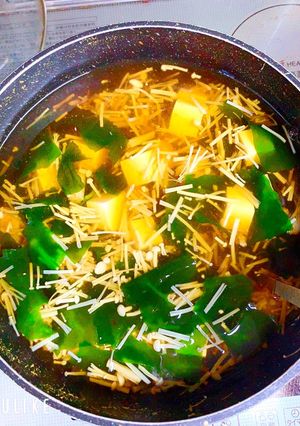 えのき、豆腐、わかめのおつゆ-レシピのメイン写真