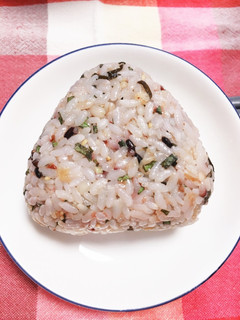 簡単♪朝食に♡大葉と塩昆布の雑穀おにぎり-レシピのメイン写真