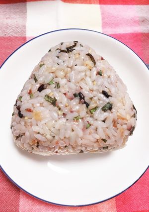 簡単♪朝食に♡大葉と塩昆布の雑穀おにぎり-レシピのメイン写真