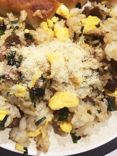チャーハンに粉チーズかけてみて-レシピのメイン写真