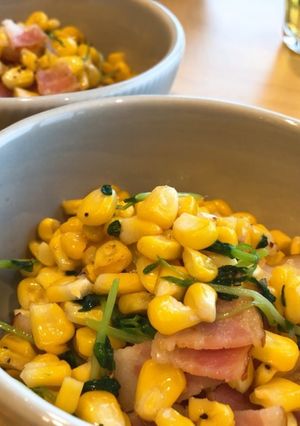 とうもろこし、豆苗、ベーコンの炒め物-レシピのメイン写真