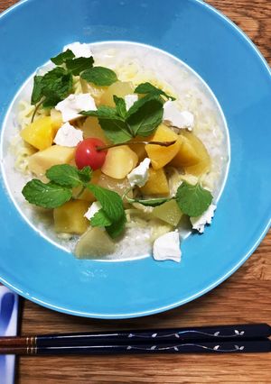 とんこつ即席麺でフルーツ冷麺-レシピのメイン写真