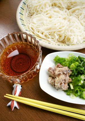 鯖缶を薬味に、ボリュームたっぷり素麺-レシピのメイン写真