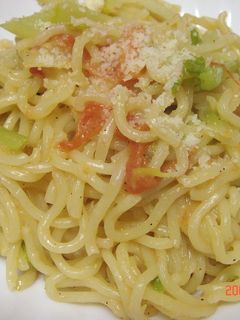 セロリと完熟トマトのミルク焼きそば-レシピのメイン写真