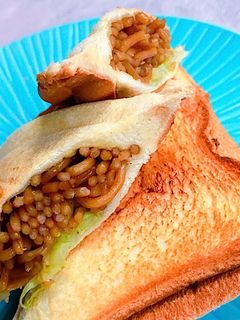 朝食に!残った焼きそばでホットサンド-レシピのメイン写真