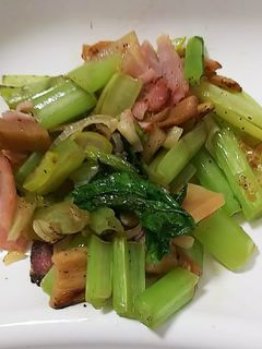 カブの葉っぱと余り物炒め-レシピのメイン写真