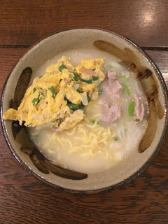冷やしとんこつラーメン夏野菜オムのっけ-レシピのメイン写真