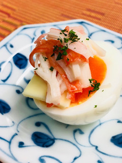 ゆで卵にカニカマとチーズ-レシピのメイン写真