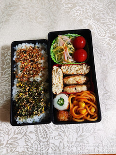 具だくさんの鶏団子のお弁当です。-レシピのメイン写真