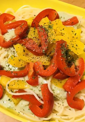 レトルトパスタの具☆赤＆黄のパプリカ添え-レシピのメイン写真