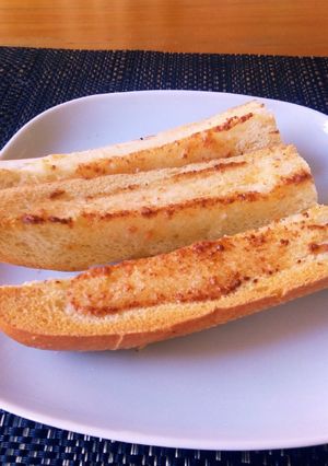ほんのりチーズ味のガーリックブレッド-レシピのメイン写真