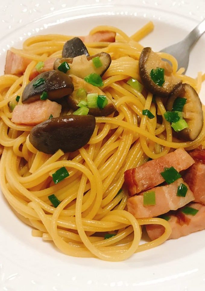 簡単！椎茸と厚切りベーコンの和風パスタ-レシピのメイン写真
