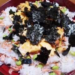 รูปของ 焼いて混ぜて♪鮭豆ごはん