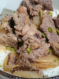 漬けビーフとオニオンの蒸し炒め丼-レシピのメイン写真