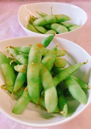 簡単おつまみ 茹で枝豆にかけただけ！-レシピのメイン写真