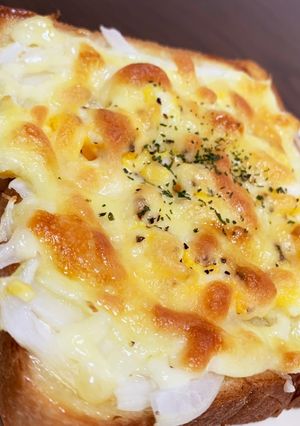 ピザ風味 タマゴとタマネギのチーズパン-レシピのメイン写真